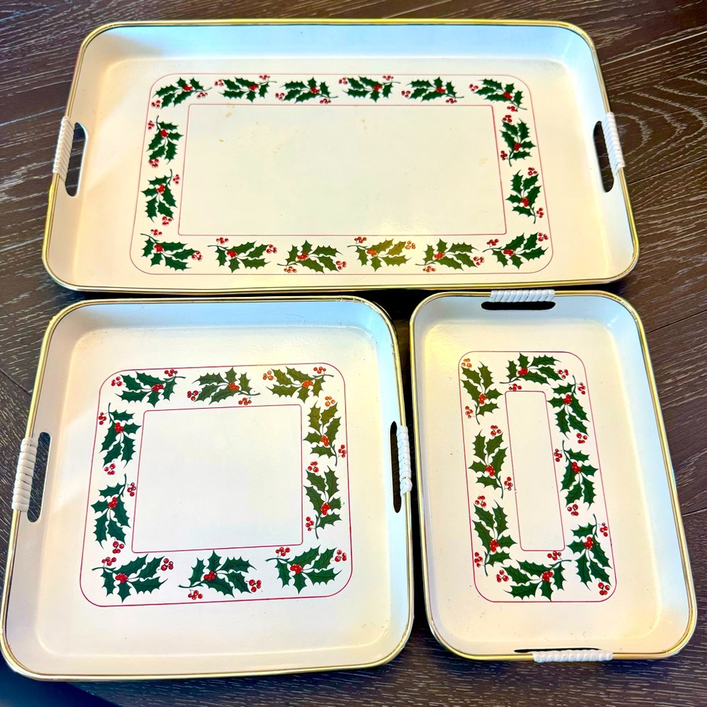 Vintage 3 piece Lacquer Ware Nesting Trays set.  Christmas Poinsettias design